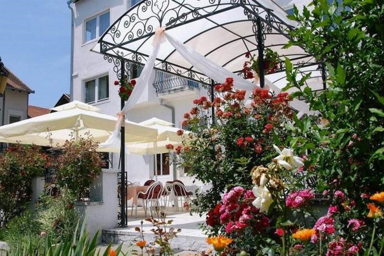 Beli Dvor Hotel Sombor Eksteriør billede