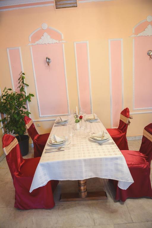 Beli Dvor Hotel Sombor Eksteriør billede