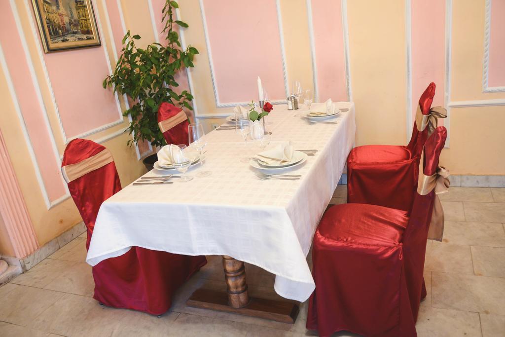 Beli Dvor Hotel Sombor Eksteriør billede